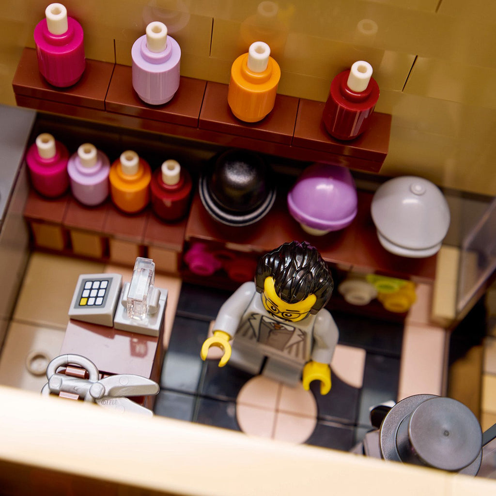 LEGO® Icons Tudor Corner