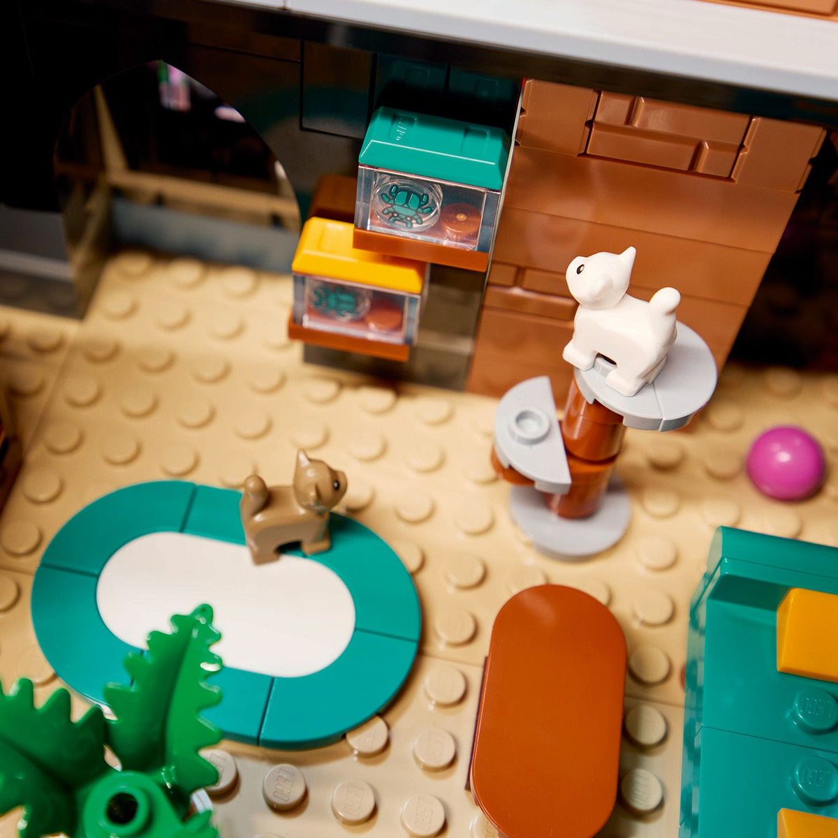 LEGO® Icons Tudor Corner