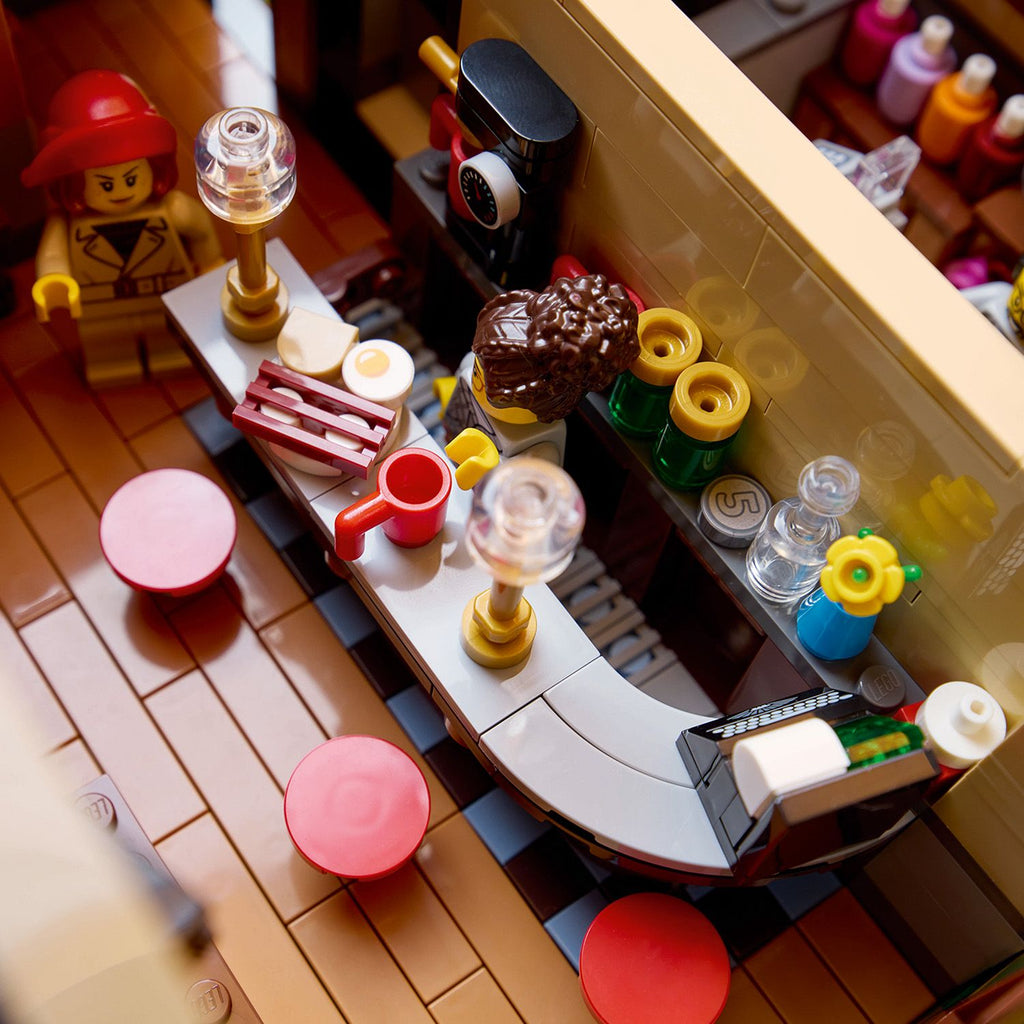 LEGO® Icons Tudor Corner