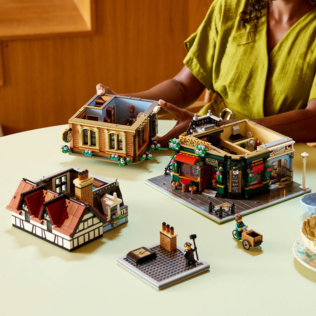 LEGO® Icons Tudor Corner