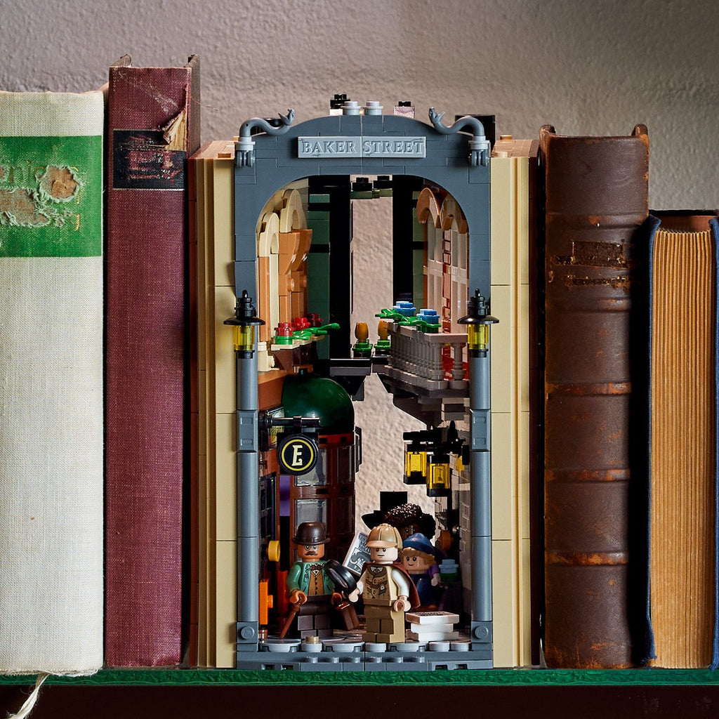 LEGO® Icons Sherlock Holmes: Book Nook
