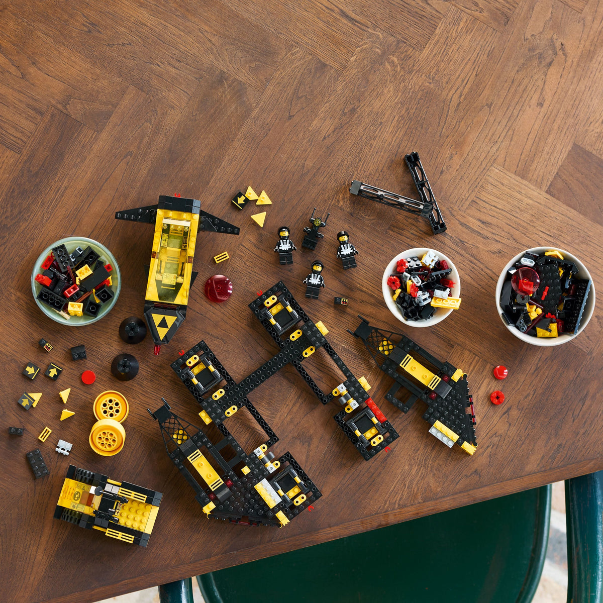 LEGO® Icons Blacktron Renegade