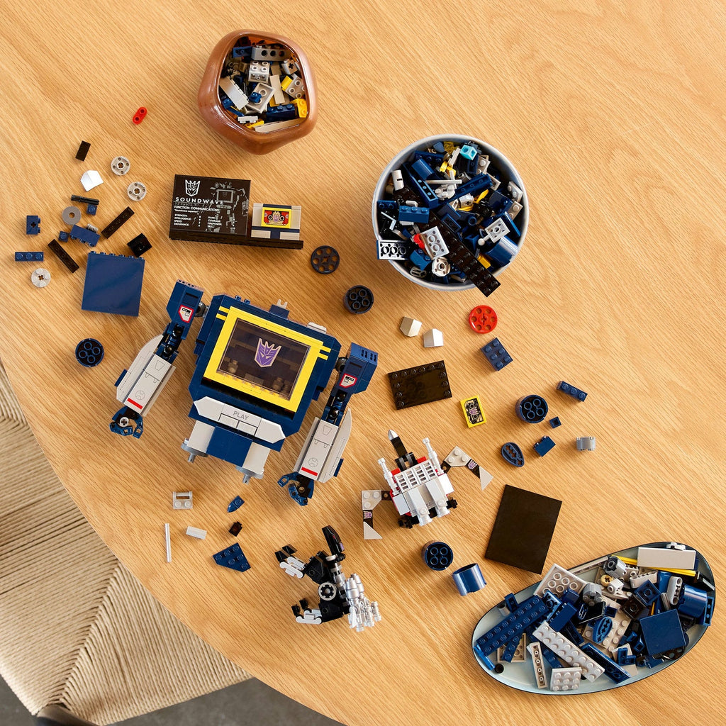 LEGO® Icons Transformers: Soundwave