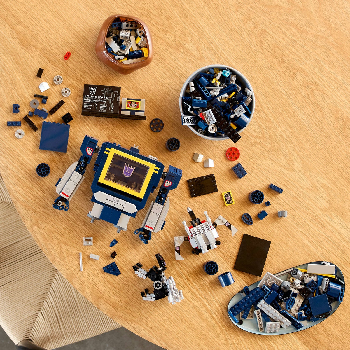 LEGO® Icons Transformers: Soundwave