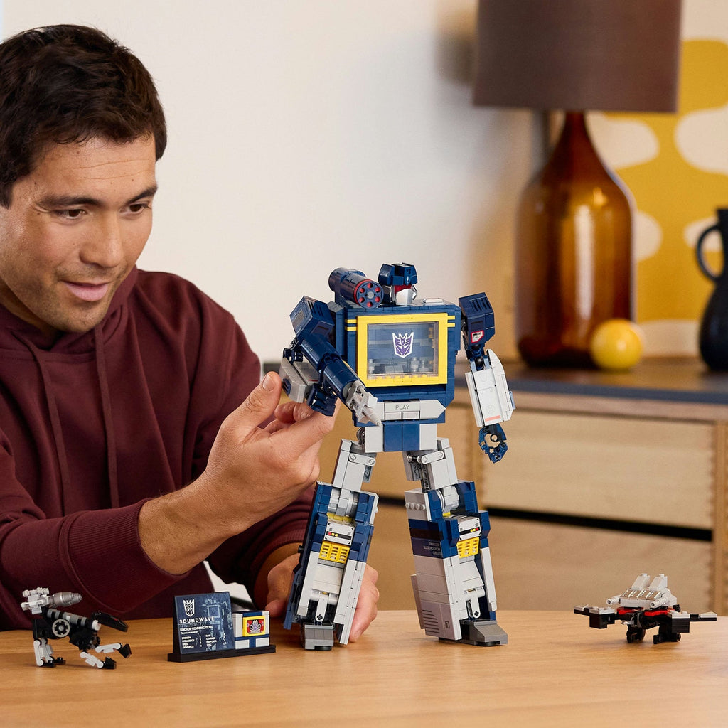 LEGO® Icons Transformers: Soundwave
