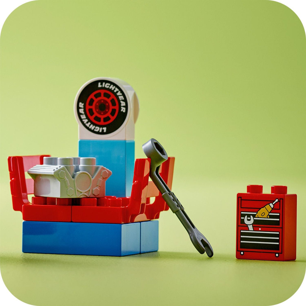 LEGO® DUPLO® | Disney and Pixar’s Cars Mack at the Race