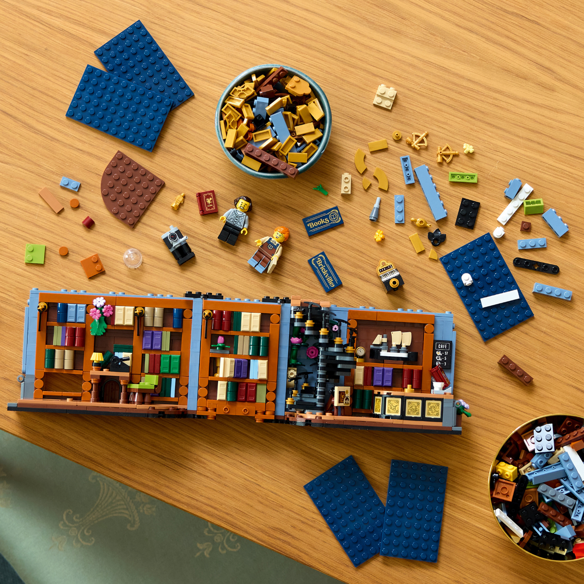 LEGO® Icons Bookshop: Book Nook