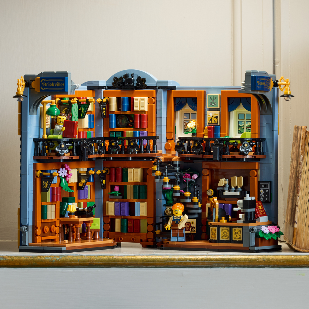 LEGO® Icons Bookshop: Book Nook