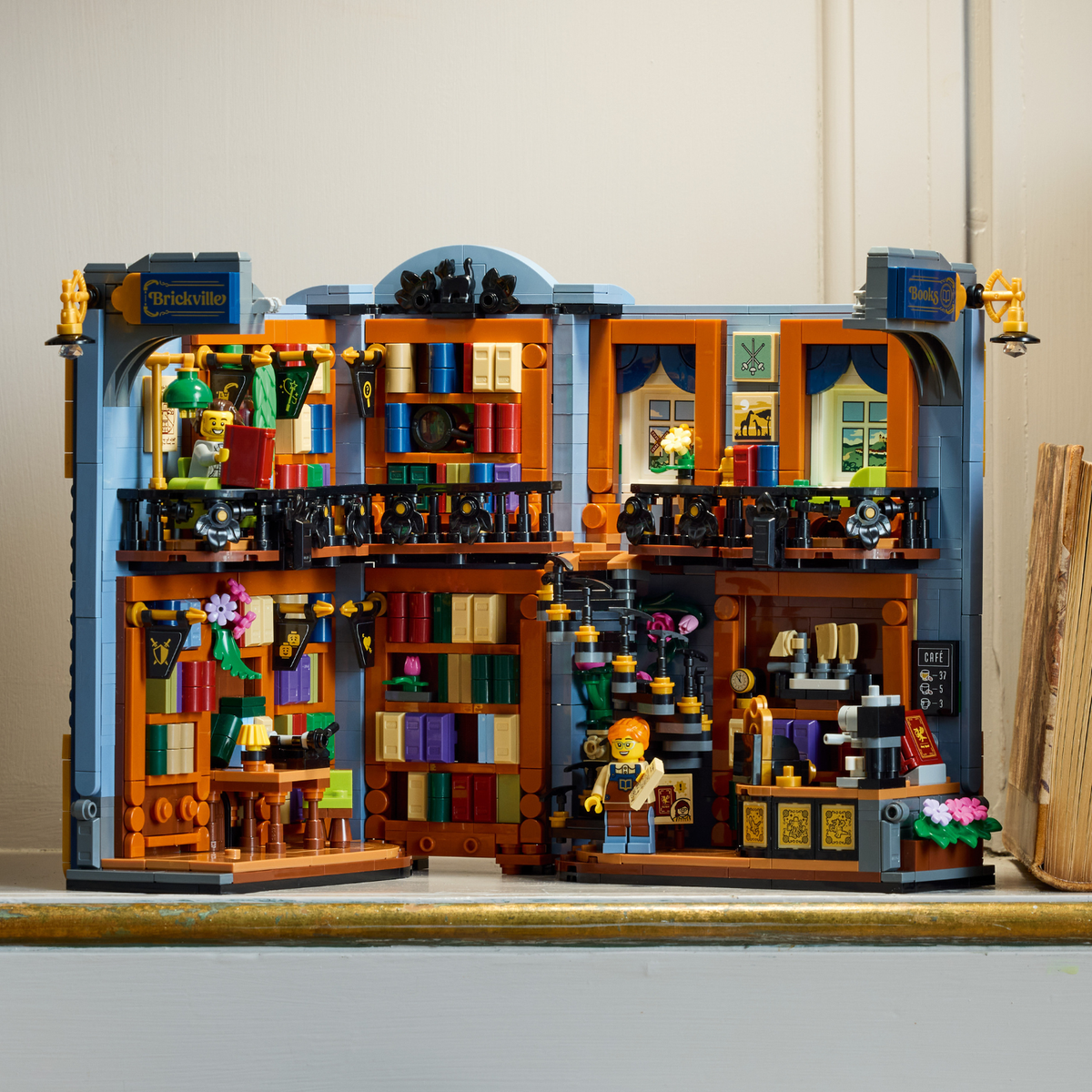 LEGO® Icons Bookshop: Book Nook