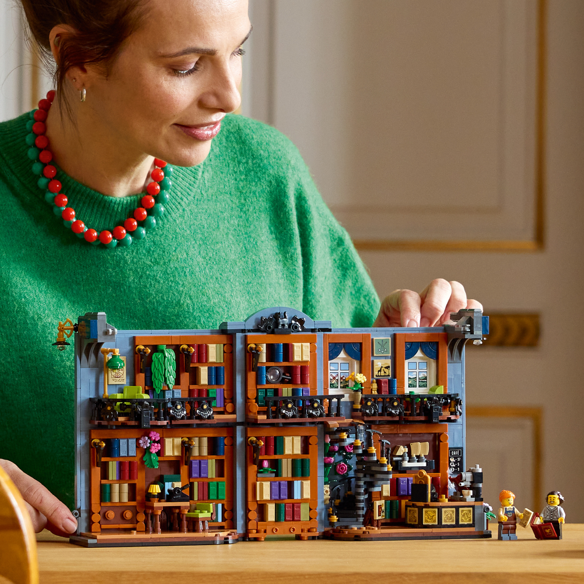 LEGO® Icons Bookshop: Book Nook