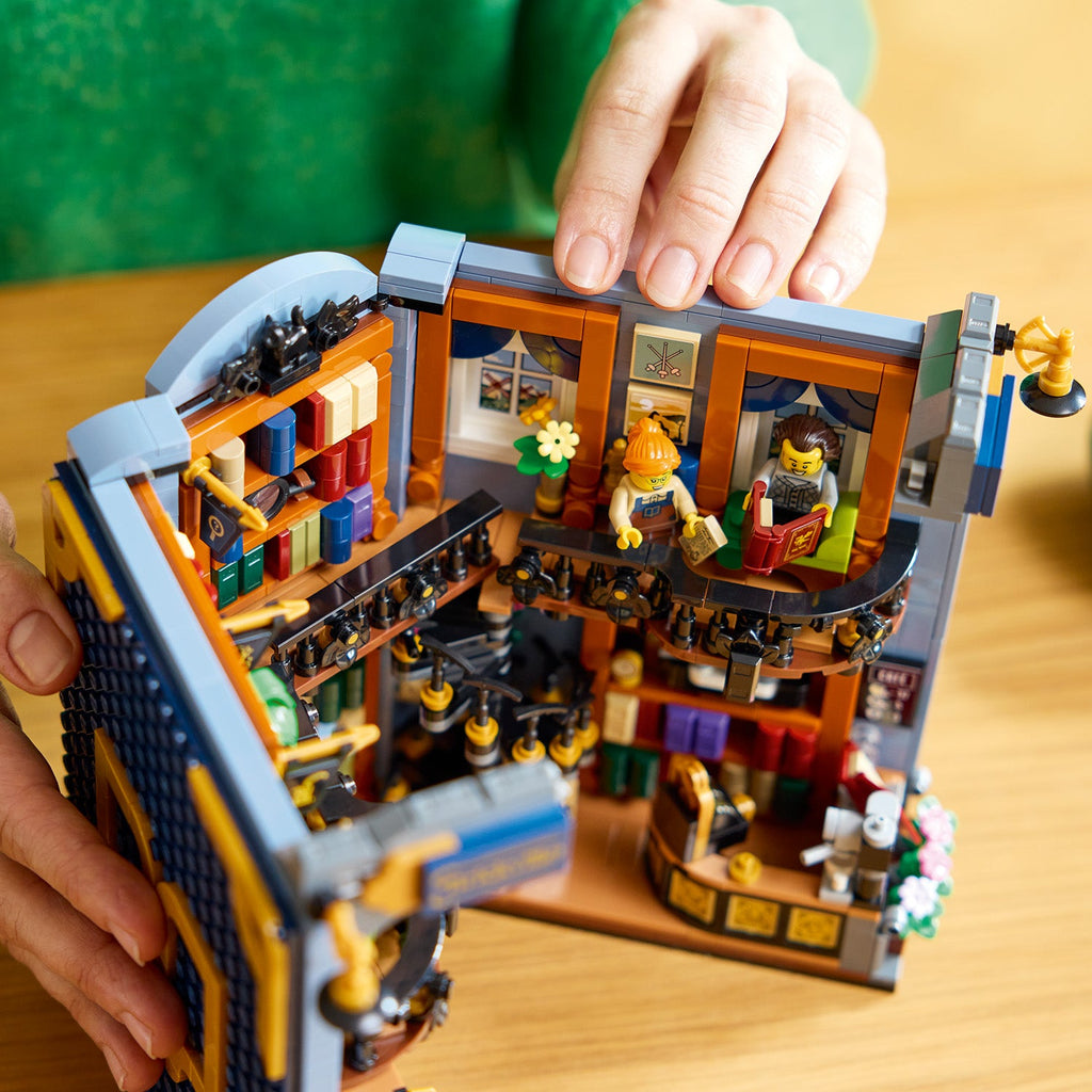 LEGO® Icons Bookshop: Book Nook