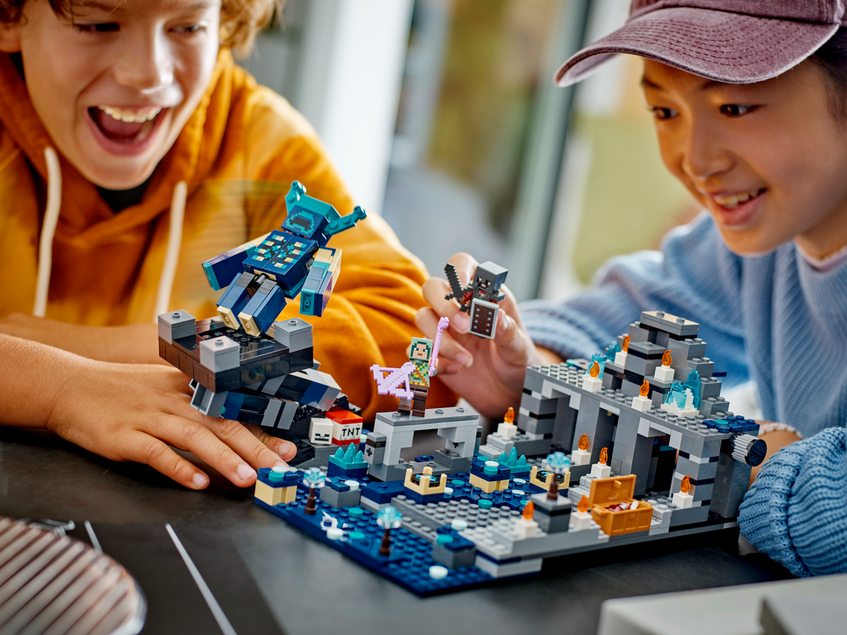 LEGO® Minecraft® The Deep Dark Battle