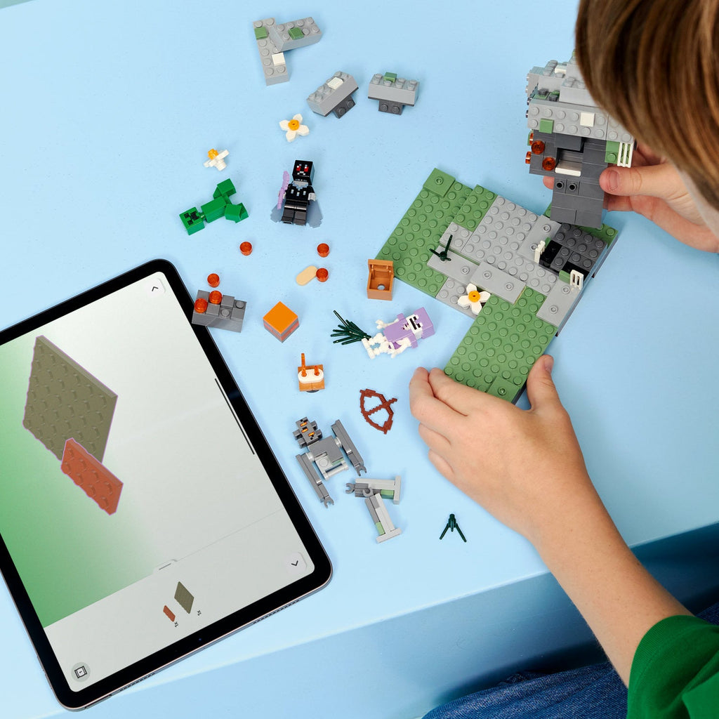 LEGO® Minecraft® The Pale Garden