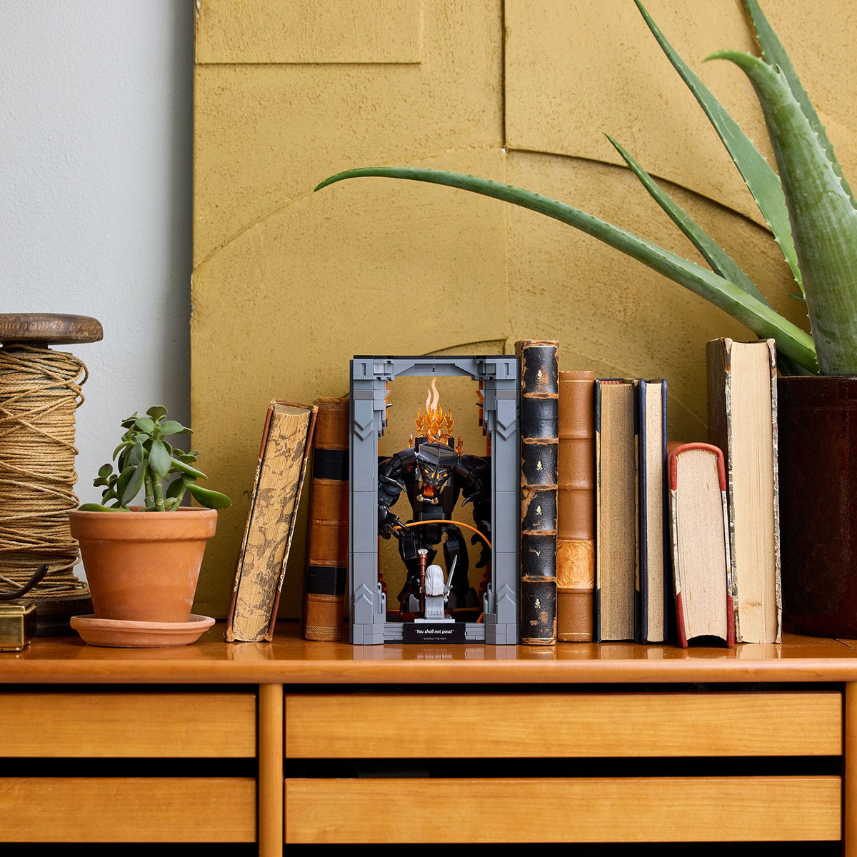 LEGO® Icons The Lord of the Rings: Balrog™ Book Nook