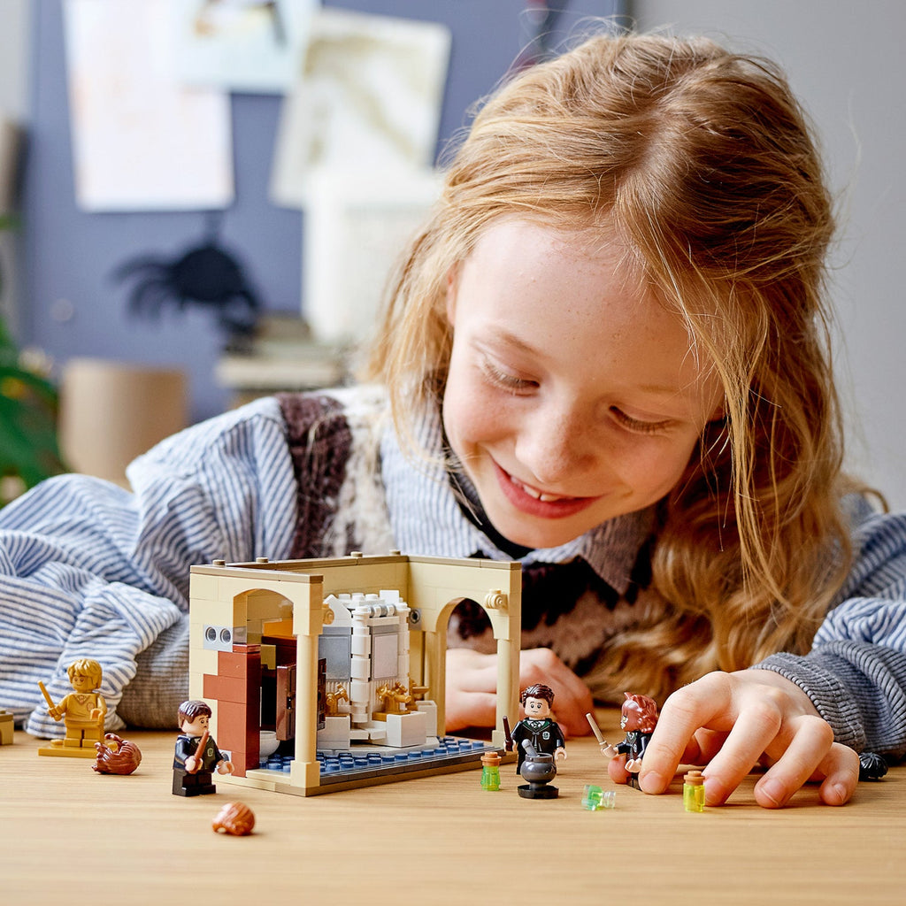 LEGO® Harry Potter Hogwarts™: Polyjuice Potion Mistake