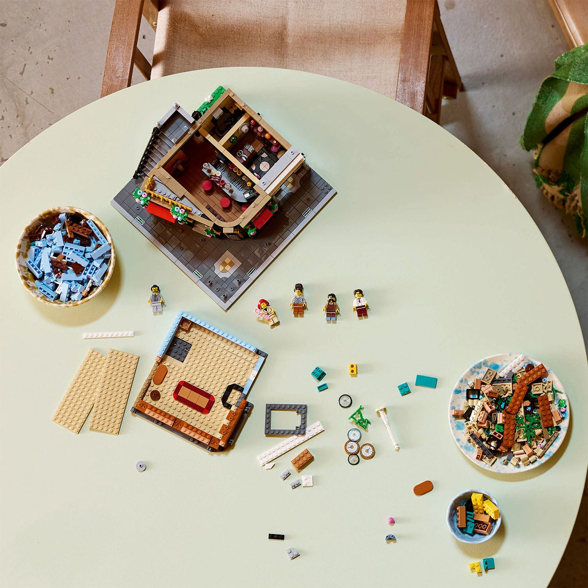 LEGO® Icons Tudor Corner