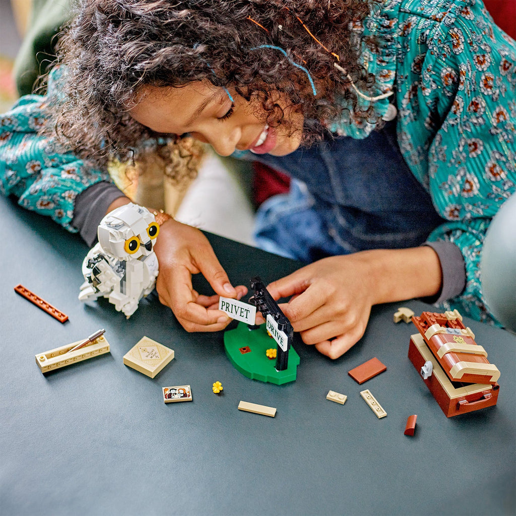 LEGO® Harry Potter™ Hedwig™ at 4 Privet Drive