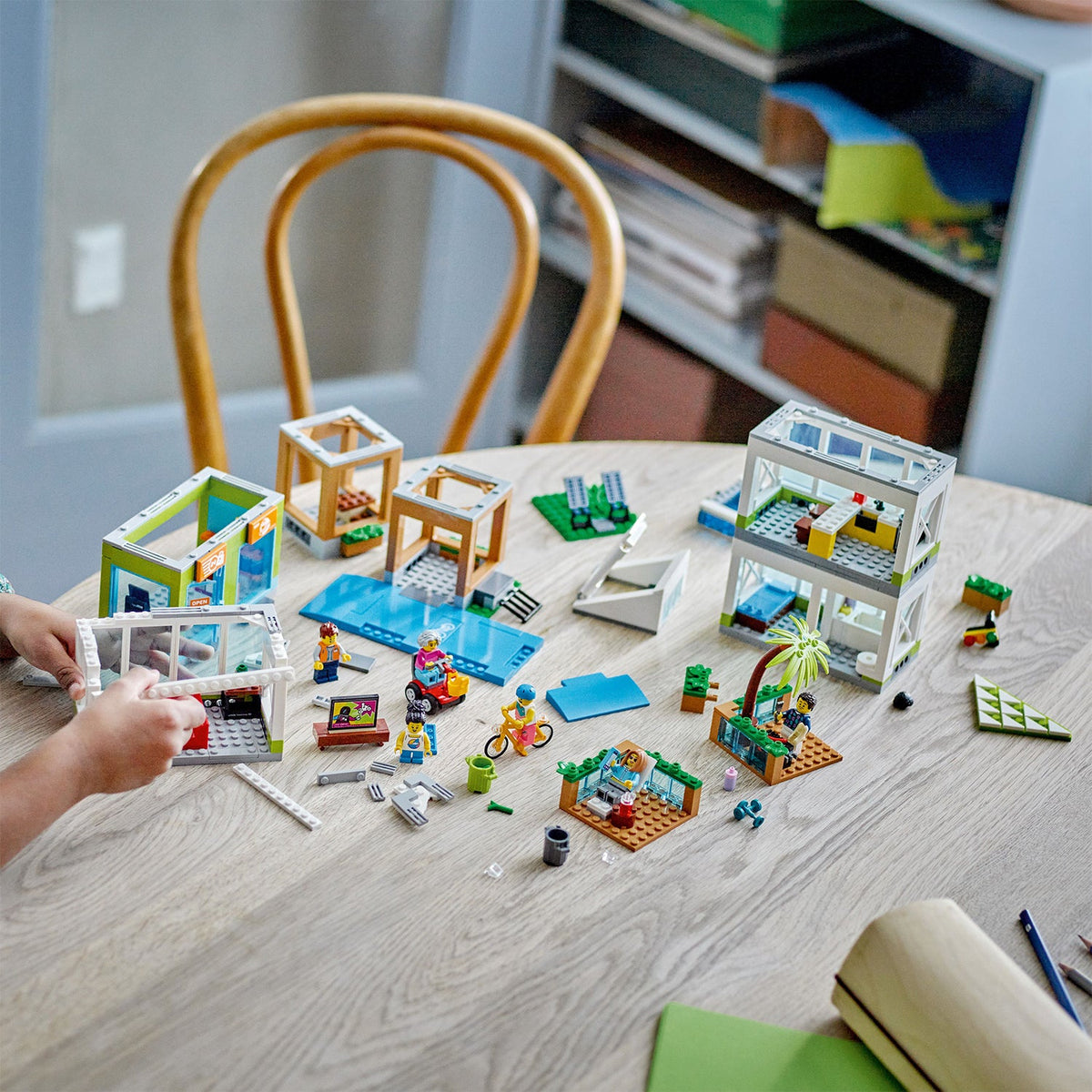 LEGO® City Apartment Building