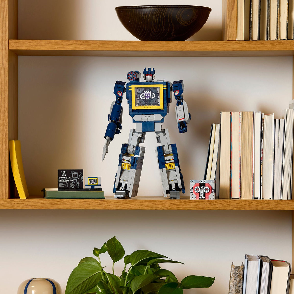 LEGO® Icons Transformers: Soundwave