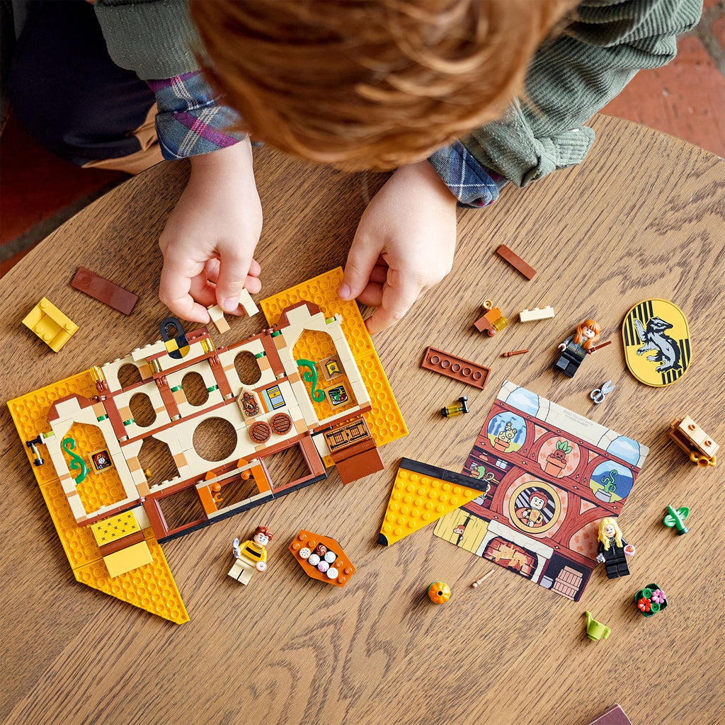 LEGO® Harry Potter™ Hufflepuff™ House banner