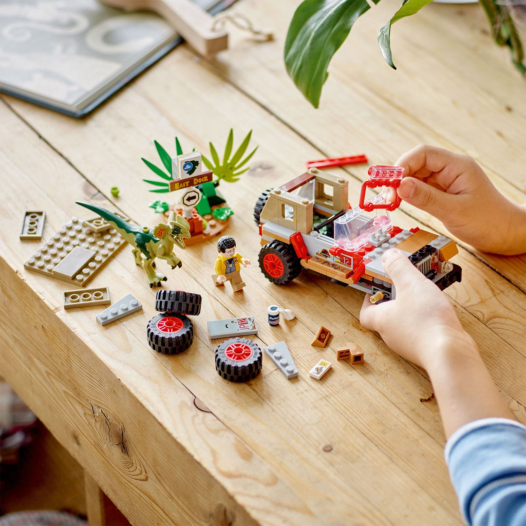 LEGO® Jurassic Park Dilophosaurus Ambush