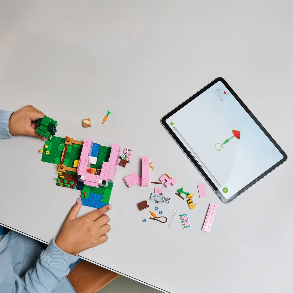LEGO® Minecraft® The Baby Pig House