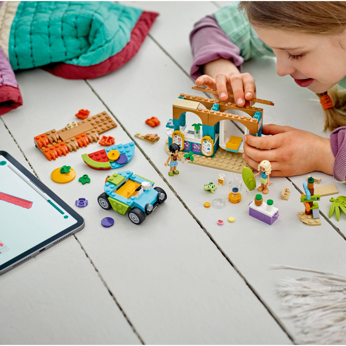 LEGO® Friends™ Beach Smoothie Stand