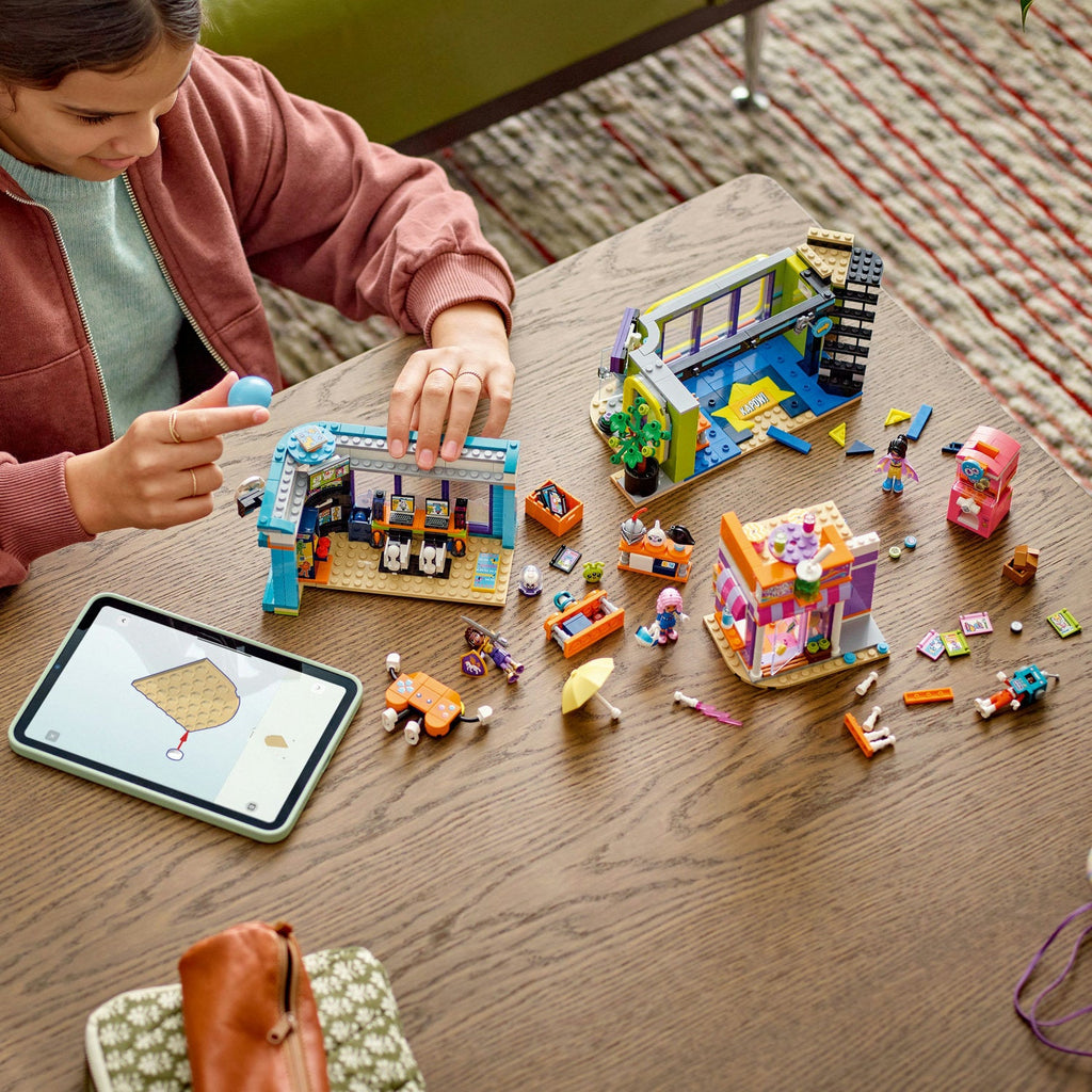 LEGO® Friends Comic Book and Game Store
