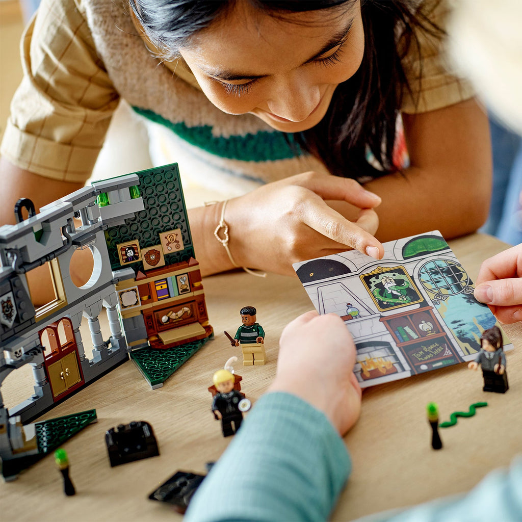 LEGO® Harry Potter™ Slytherin™ House Banner