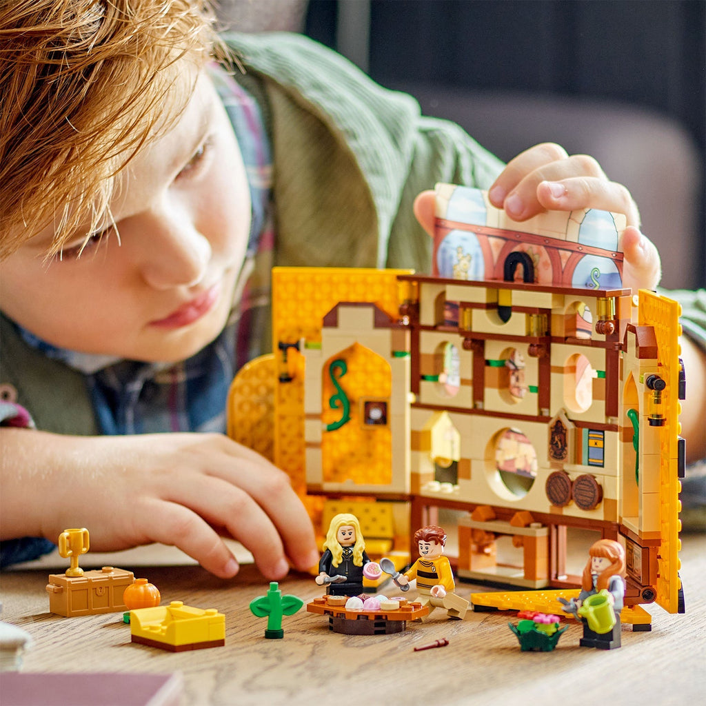 LEGO® Harry Potter™ Hufflepuff™ House banner