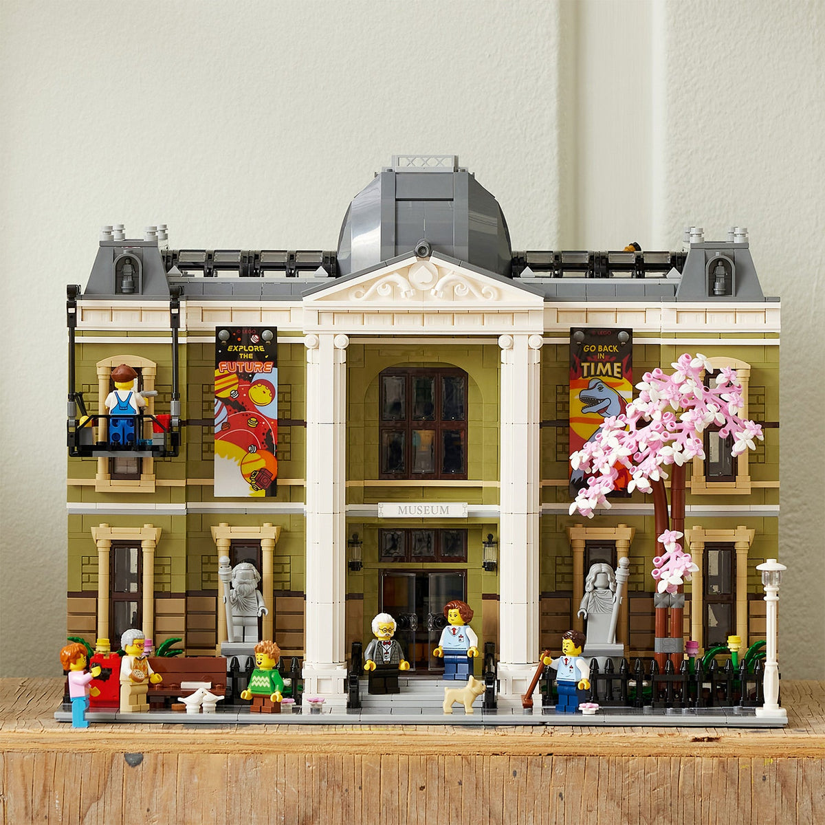 LEGO® Icons Natural History Museum
