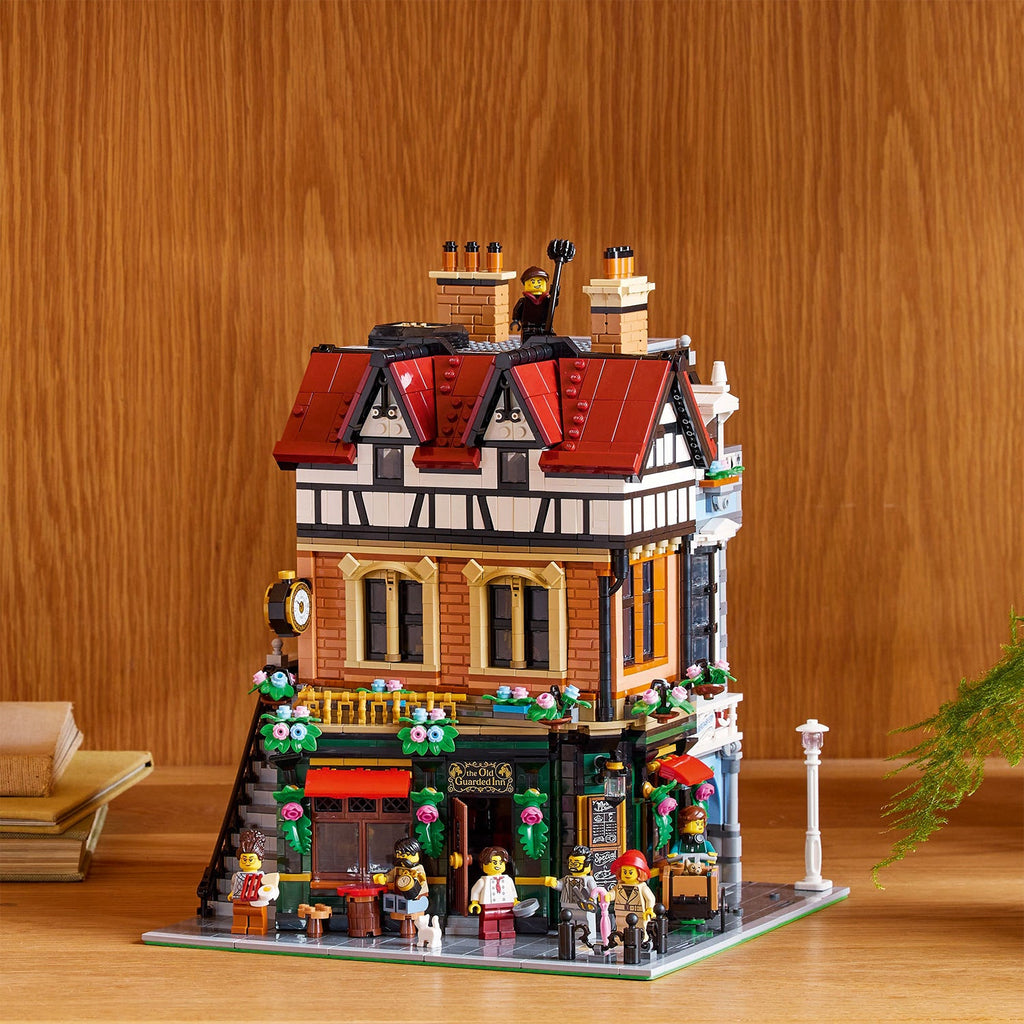 LEGO® Icons Tudor Corner