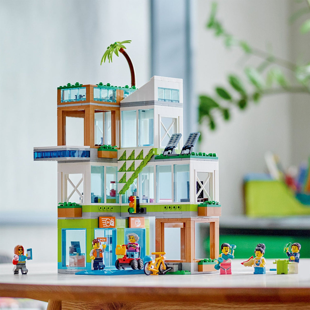 LEGO® City Apartment Building