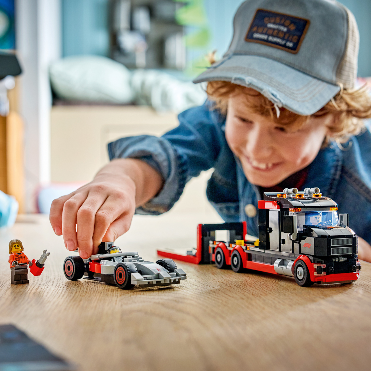 LEGO® City F1® Display Truck with Audi F1® Race Car