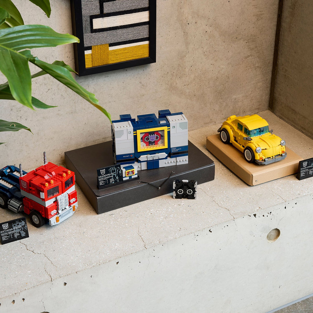 LEGO® Icons Transformers: Soundwave