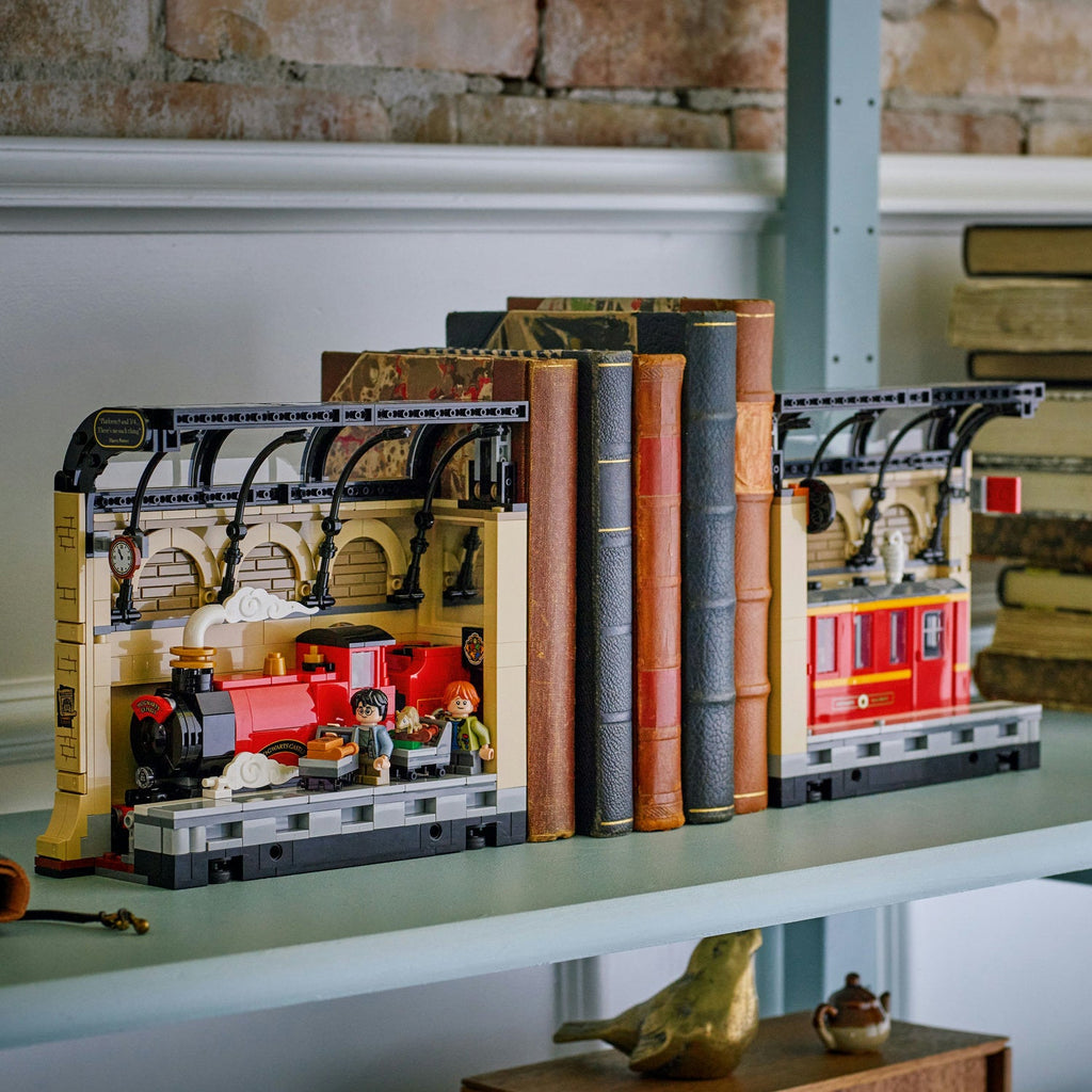 LEGO® Harry Potter™ Book Nook: Hogwarts™ Express