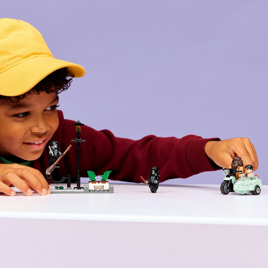LEGO® Harry Potter™ Hagrid™ & Harrys Privet Drive Escape