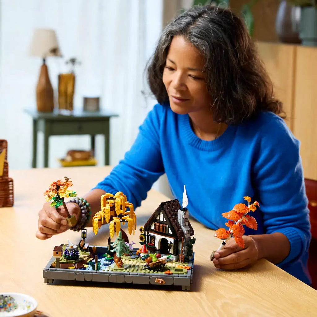 LEGO® Icons Autumn Cottage Garden