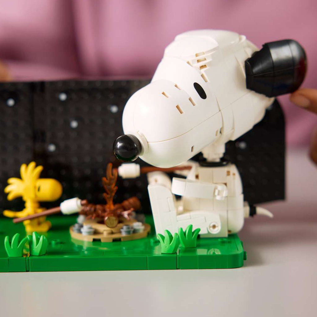 LEGO® Ideas Peanuts: Snoopy’s Doghouse