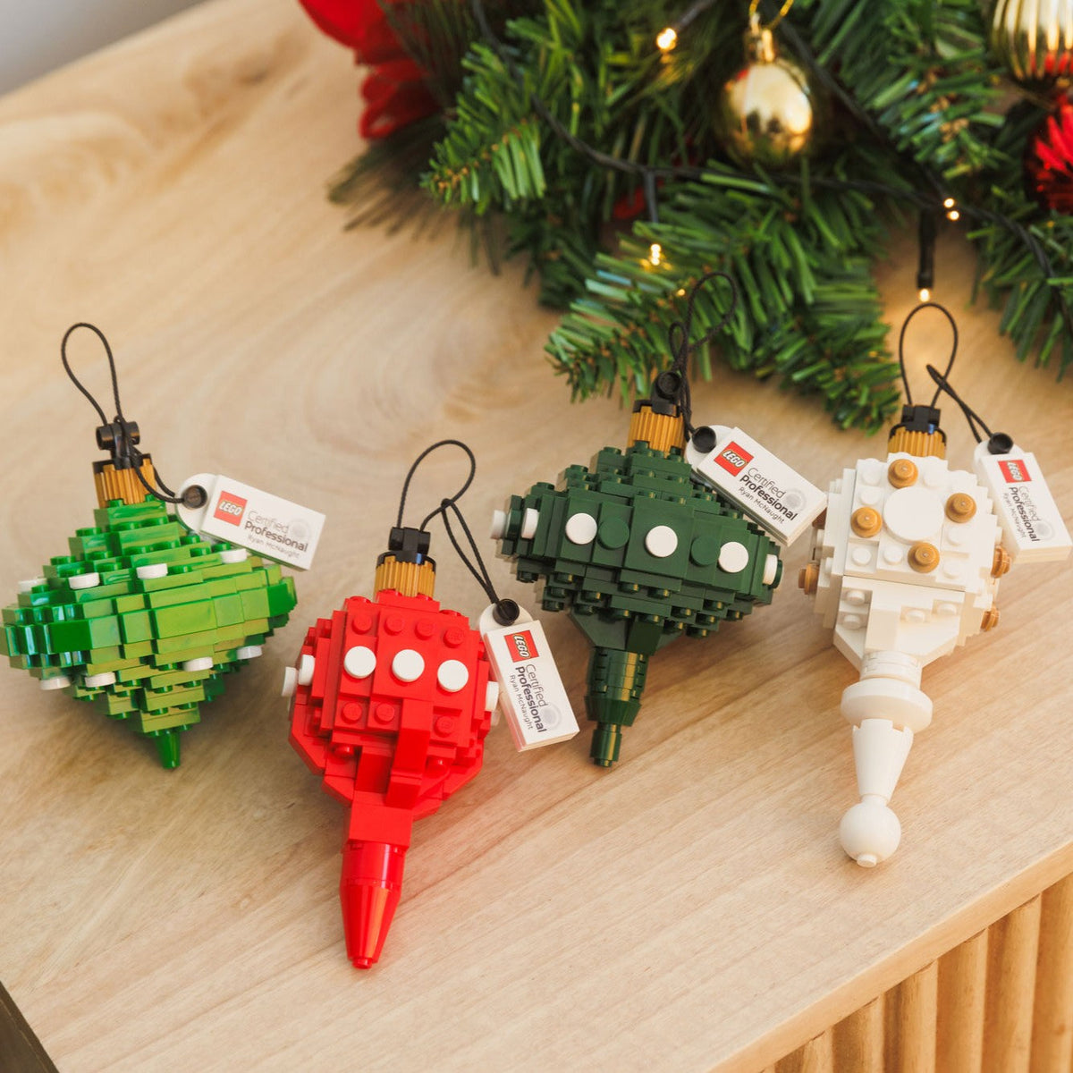 Jingle Bricks: 'Mistletoe Green' Bauble