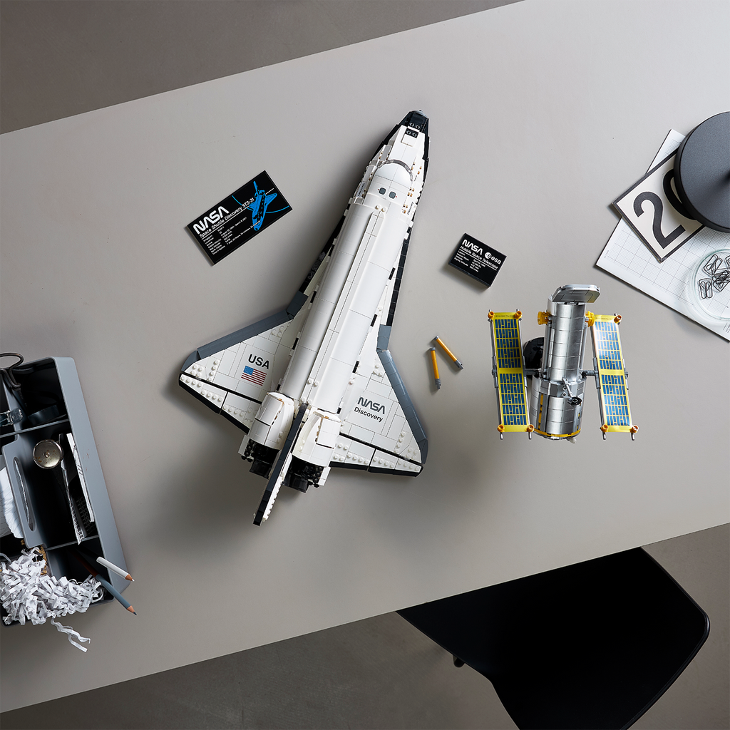 LEGO® NASA Space Shuttle Discovery