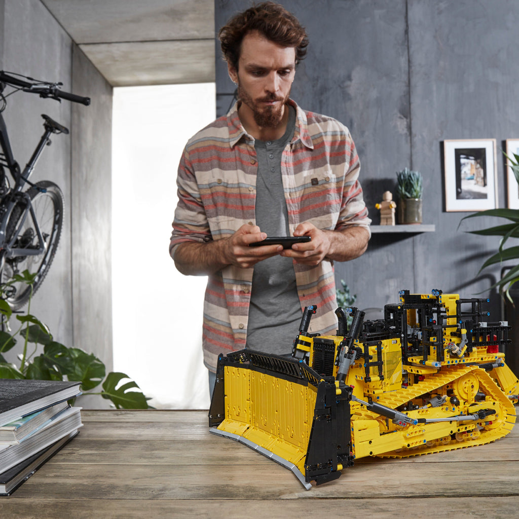 LEGO® Technic App-Controlled Cat® D11 Bulldozer