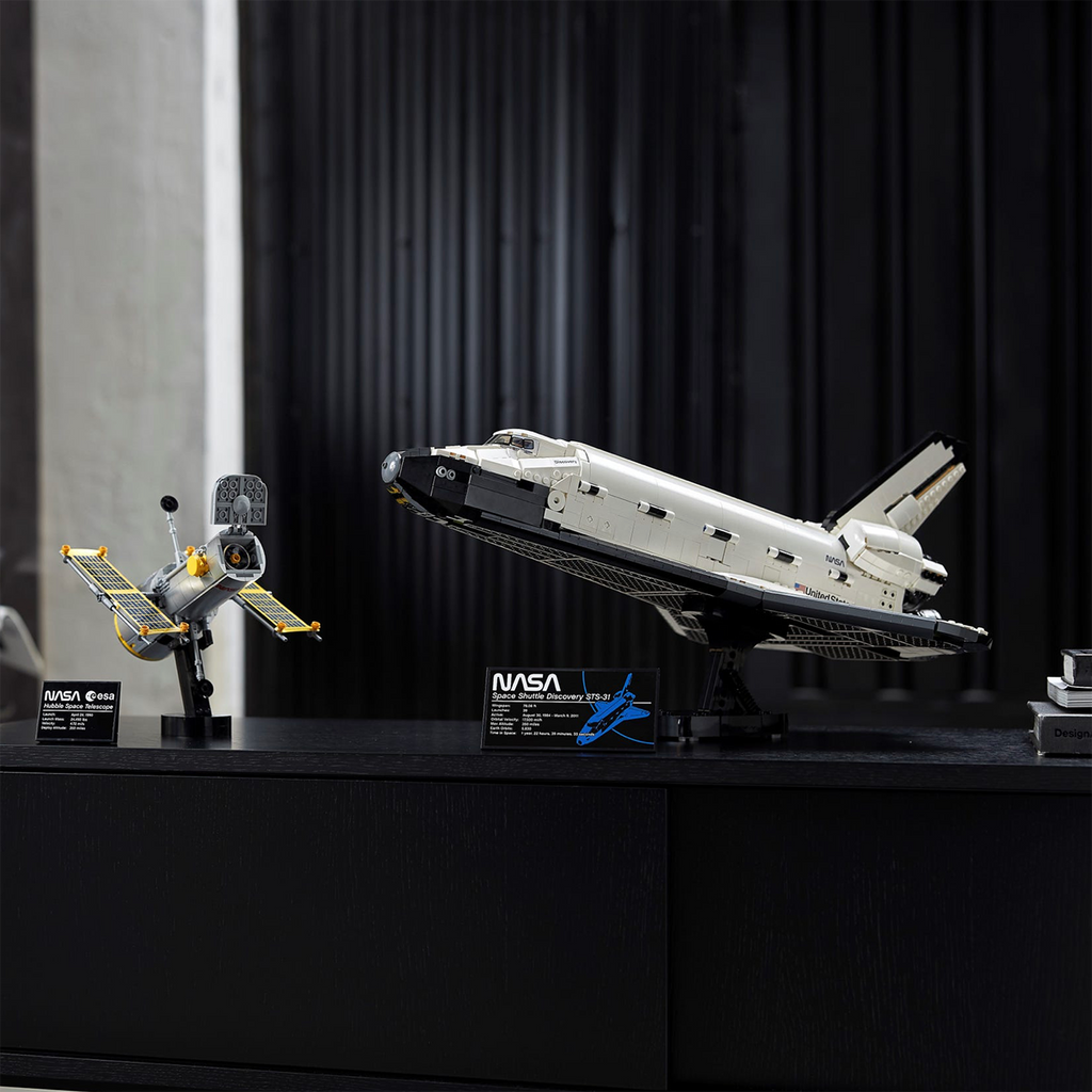 LEGO® NASA Space Shuttle Discovery