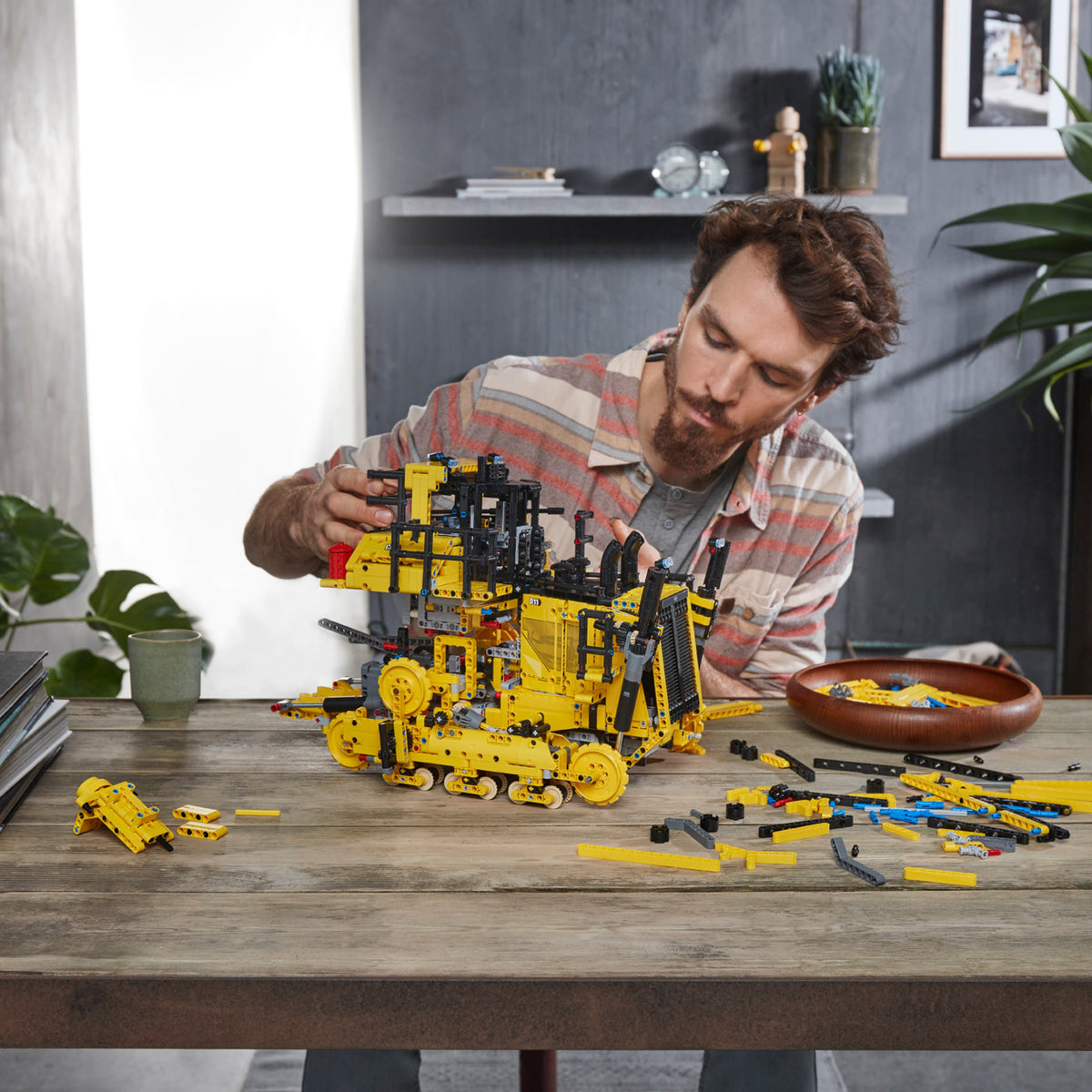 LEGO® Technic App-Controlled Cat® D11 Bulldozer