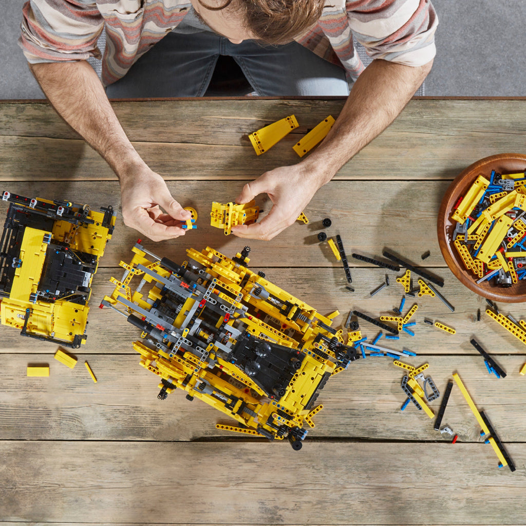 LEGO® Technic App-Controlled Cat® D11 Bulldozer